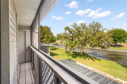 Townhouse in Winter Haven, Florida 2 bedrooms, 130.71 sq.m. № 2091886 - photo 18