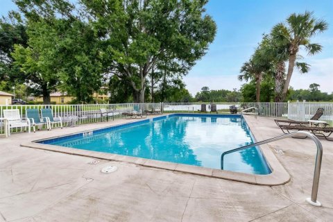 Townhouse in Winter Haven, Florida 2 bedrooms, 130.71 sq.m. № 2091886 - photo 30