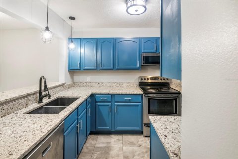 Townhouse in Winter Haven, Florida 2 bedrooms, 130.71 sq.m. № 2091886 - photo 9