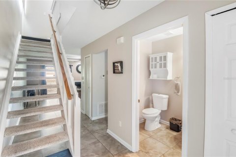 Townhouse in Winter Haven, Florida 2 bedrooms, 130.71 sq.m. № 2091886 - photo 4