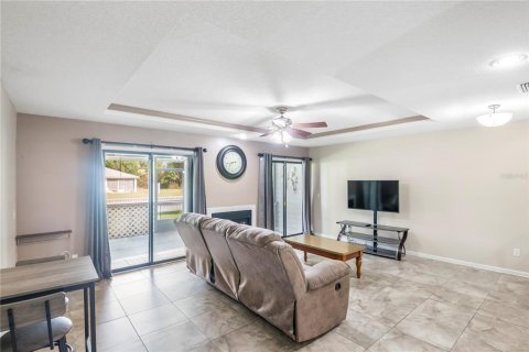 Townhouse in Winter Haven, Florida 2 bedrooms, 130.71 sq.m. № 2091886 - photo 12