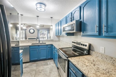 Townhouse in Winter Haven, Florida 2 bedrooms, 130.71 sq.m. № 2091886 - photo 10