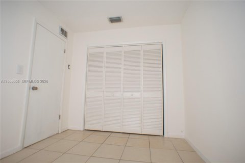 Condominio en venta en Miami, Florida, 3 dormitorios, 88.44 m2 № 2076577 - foto 17