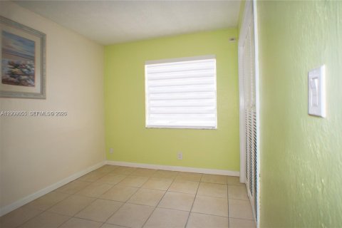 Condominio en venta en Miami, Florida, 3 dormitorios, 88.44 m2 № 2076577 - foto 22