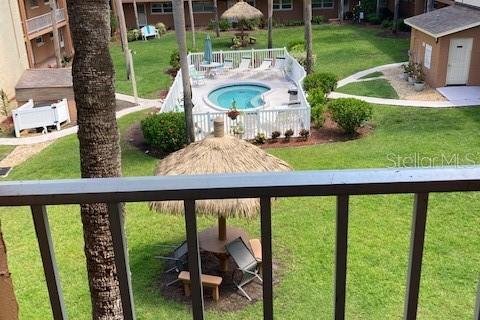 Condo in Largo, Florida, 1 bedroom  № 1832047 - photo 2