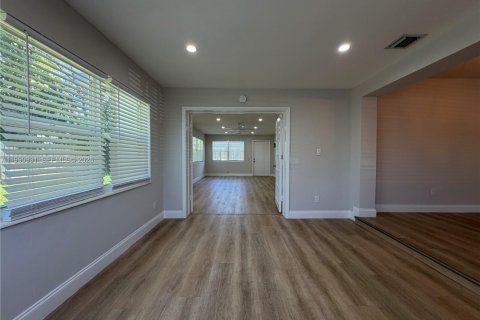 House in Hollywood, Florida 4 bedrooms, 156.82 sq.m. № 2062513 - photo 7