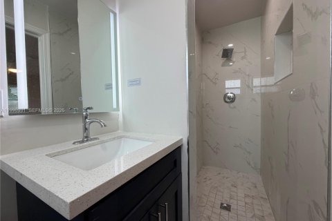 House in Hollywood, Florida 4 bedrooms, 156.82 sq.m. № 2062513 - photo 11