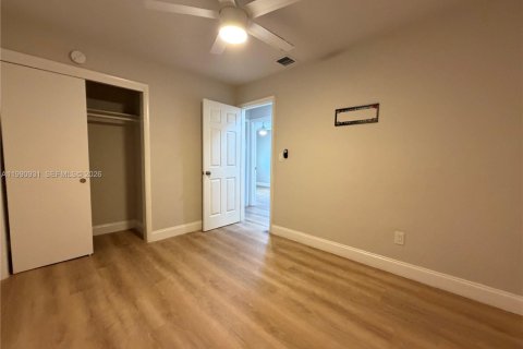 House in Hollywood, Florida 4 bedrooms, 156.82 sq.m. № 2062513 - photo 12