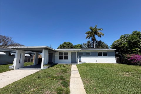 House in Hollywood, Florida 4 bedrooms, 156.82 sq.m. № 2062513