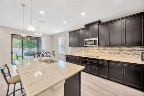 Casa en venta en Lutz, Florida, 5 dormitorios, 293.11 m2 № 1815732 - foto 2