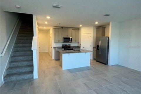 Adosado en alquiler en Clermont, Florida, 3 dormitorios, 137.96 m2 № 1917256 - foto 2