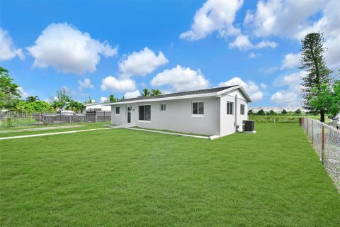House in Miami Gardens, Florida 4 bedrooms, 94.02 sq.m. № 1882251 - photo 8
