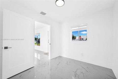 House in Miami Gardens, Florida 4 bedrooms, 94.02 sq.m. № 1882251 - photo 26