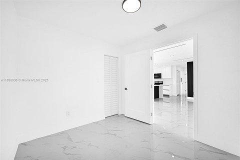 House in Miami Gardens, Florida 4 bedrooms, 94.02 sq.m. № 1882251 - photo 25