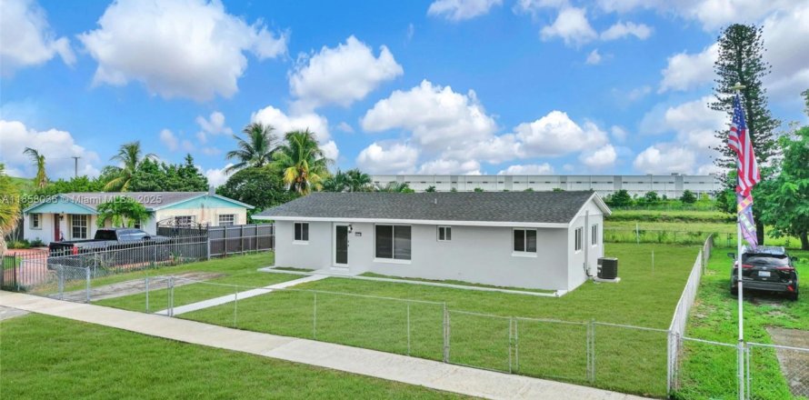 House in Miami Gardens, Florida 4 bedrooms, 94.02 sq.m. № 1882251