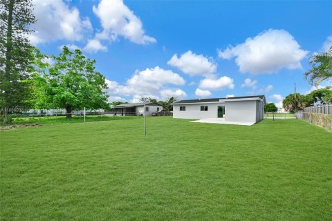 House in Miami Gardens, Florida 4 bedrooms, 94.02 sq.m. № 1882251 - photo 9