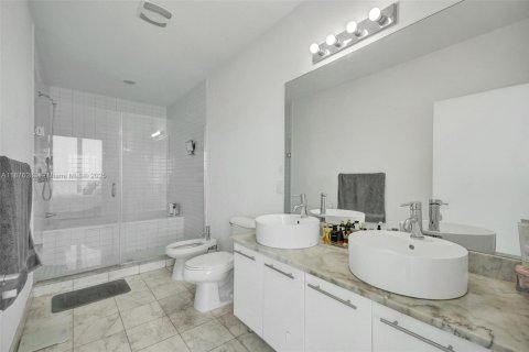 Condominio en venta en Miami, Florida, 1 dormitorio, 78.32 m2 № 1929472 - foto 20