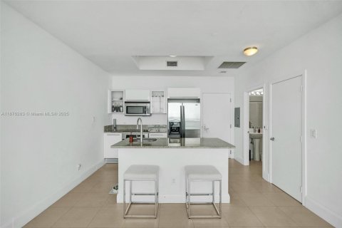 Condominio en venta en Miami, Florida, 1 dormitorio, 78.32 m2 № 1929472 - foto 11