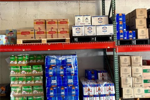 Propiedad comercial en venta en Medley, Florida № 1988159 - foto 7