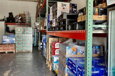 Propiedad comercial en venta en Medley, Florida № 1988159 - foto 16