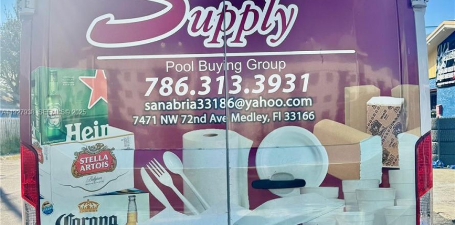 Propiedad comercial en Medley, Florida № 1988159