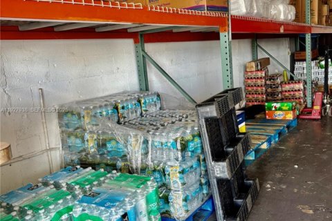 Propiedad comercial en venta en Medley, Florida № 1988159 - foto 11