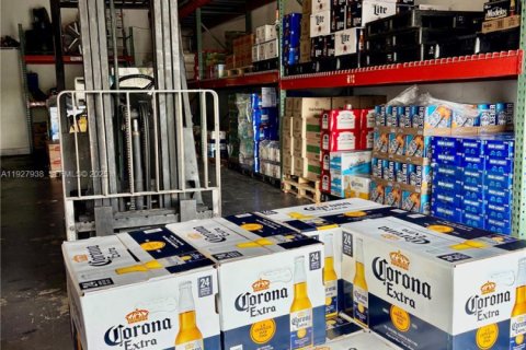 Propiedad comercial en venta en Medley, Florida № 1988159 - foto 6