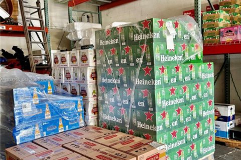 Propiedad comercial en venta en Medley, Florida № 1988159 - foto 5