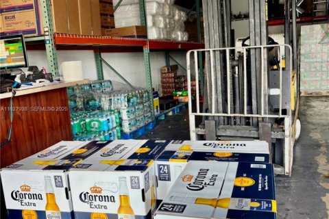 Propiedad comercial en venta en Medley, Florida № 1988159 - foto 4