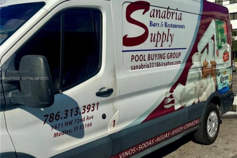 Propiedad comercial en venta en Medley, Florida № 1988159 - foto 2