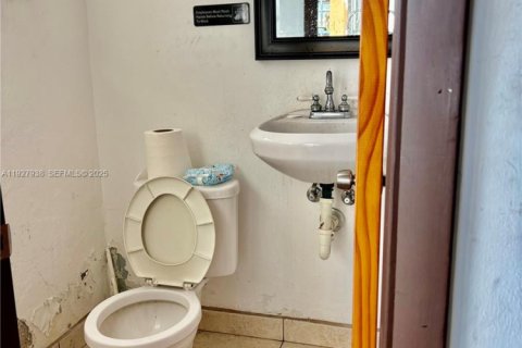 Propiedad comercial en venta en Medley, Florida № 1988159 - foto 17