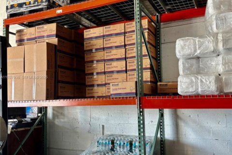 Propiedad comercial en venta en Medley, Florida № 1988159 - foto 13