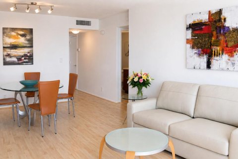 Condo in Pompano Beach, Florida, 1 bedroom № 2247624 - photo 5