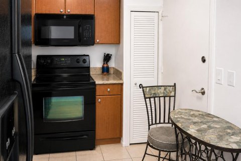 Condo in Pompano Beach, Florida, 1 bedroom № 2247624 - photo 9
