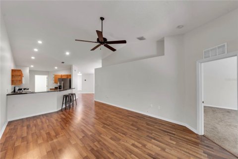 Condo in Lutz, Florida, 3 bedrooms  № 2112009 - photo 23