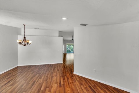 Condo in Lutz, Florida, 3 bedrooms  № 2112009 - photo 15