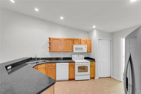 Condo in Lutz, Florida, 3 bedrooms  № 2112009 - photo 20