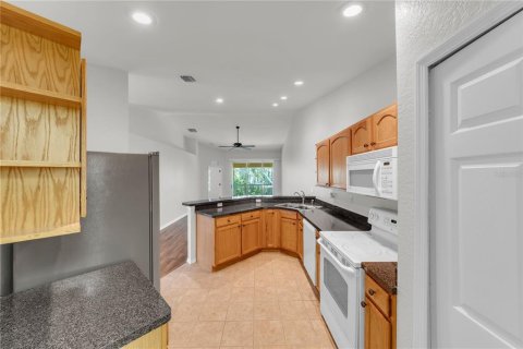 Condo in Lutz, Florida, 3 bedrooms  № 2112009 - photo 21