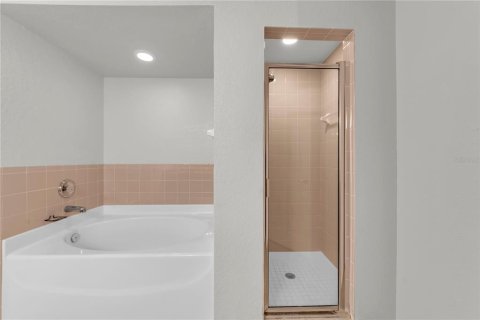 Condo in Lutz, Florida, 3 bedrooms  № 2112009 - photo 26