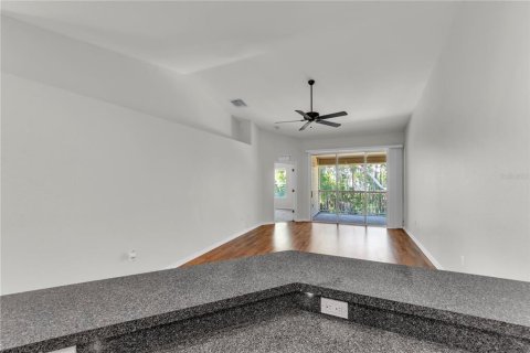 Condo in Lutz, Florida, 3 bedrooms  № 2112009 - photo 22