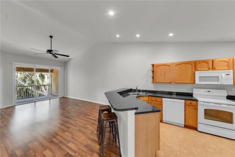 Condo in Lutz, Florida, 3 bedrooms  № 2112009 - photo 19