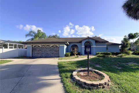 House in Leesburg, Florida 2 bedrooms, 151.99 sq.m. № 2366811
