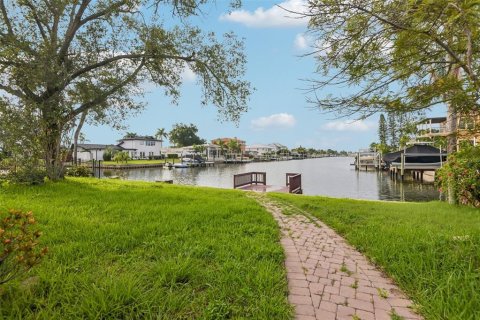 Villa ou maison à vendre à Tampa, Floride: 3 chambres, 153.85 m2 № 2314629 - photo 12