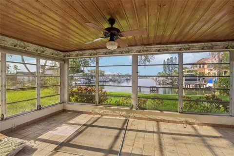 Villa ou maison à vendre à Tampa, Floride: 3 chambres, 153.85 m2 № 2314629 - photo 9