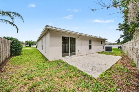 House in Sanford, Florida 3 bedrooms, 136.1 sq.m. № 2102588 - photo 15