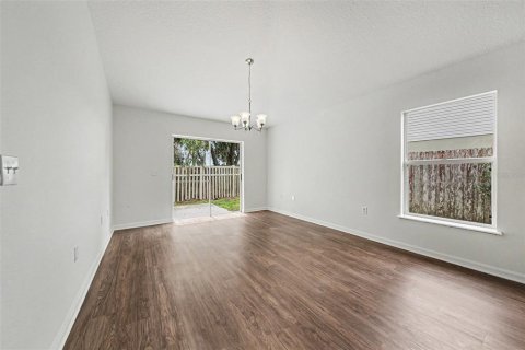 House in Sanford, Florida 3 bedrooms, 136.1 sq.m. № 2102588 - photo 3
