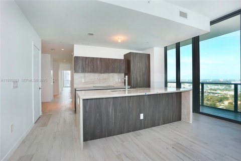 Condominio en alquiler en Miami, Florida, 3 dormitorios, 153.2 m2 № 1993807 - foto 5