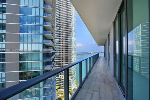 Condominio en alquiler en Miami, Florida, 3 dormitorios, 153.2 m2 № 1993807 - foto 17