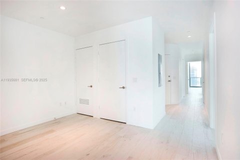 Condominio en alquiler en Miami, Florida, 3 dormitorios, 153.2 m2 № 1993807 - foto 10