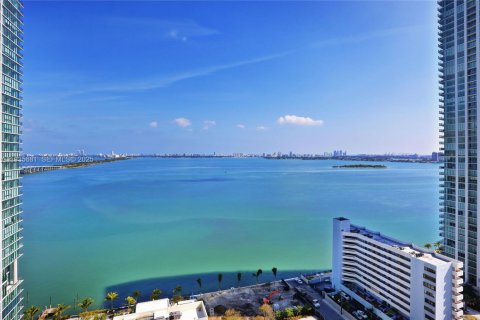 Condominio en alquiler en Miami, Florida, 3 dormitorios, 153.2 m2 № 1993807 - foto 2